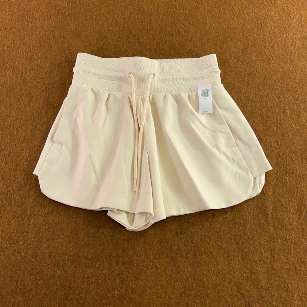 Old Navy Womens XS Cream Ribbed Waist Drawstring Dolphin Active Shorts NWT *Flaw